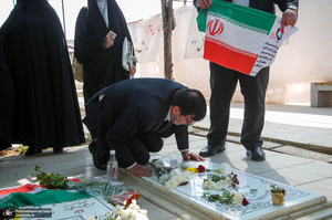 ادای احترام ورزشکاران و قهرمانان پارالمپیکی ایران به مقام شامخ شهدا