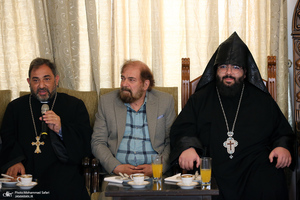 مراسم بزرگداشت امام خمینی (س) در کلیسای «سرکیس مقدس»