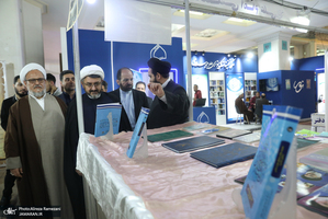 بازدید رئیس موسسه تنظیم و نشر آثار امام خمینی از نمایشگاه بین المللی قرآن کریم