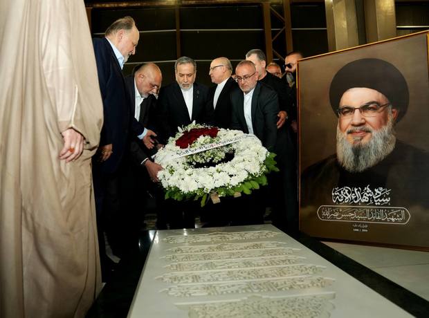 ادای احترام عراقچی به شهید حسن نصرالله + عکس ها