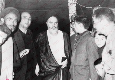 Memoirs: Imam Khomeini wanted authentic contents for mourning ceremonies