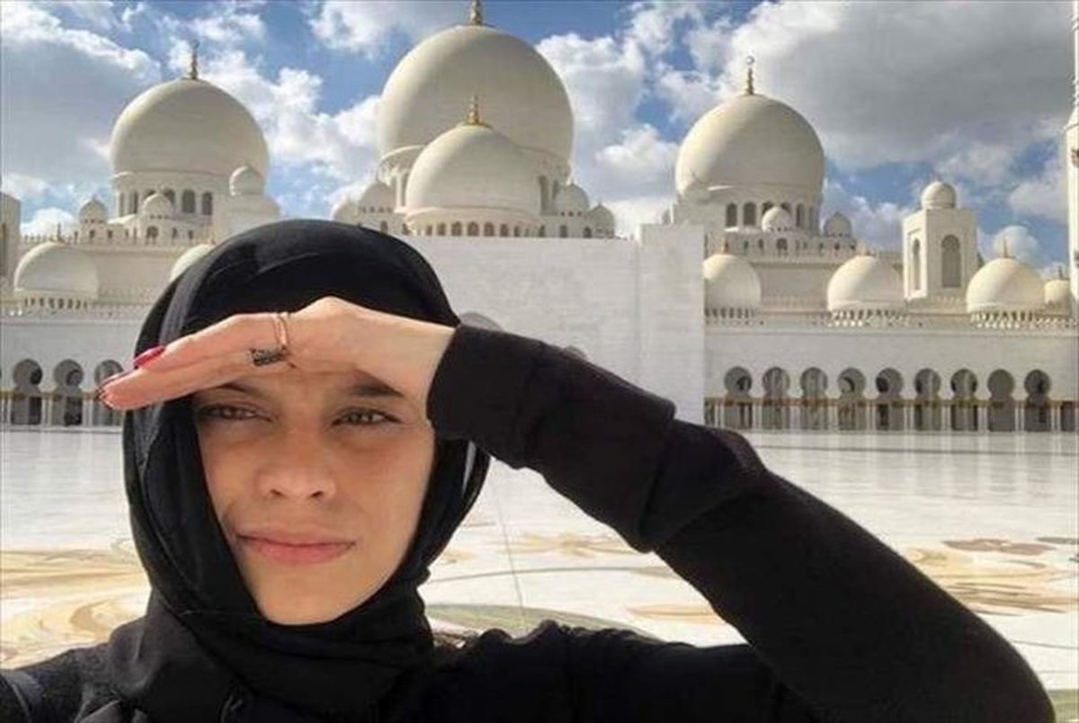 تصاویری جالب از همسران بازیکنان رئال با حجاب در مسجد شیخ زاید
