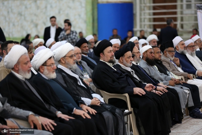 ادای احترام مهمانان خارجی کنفرانس وحدت اسلامی به مقام شامخ حضرت امام خمینی (س)
