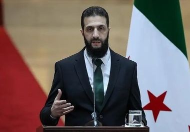 احمد الشرع: مشارکت در حکومت بدون سهمیه بندی انجام می‌شود/ ما در 60 سال گذشته در انزوای بزرگی زندگی می کردیم/ اکنون رفع تحریم های آمریکا به بهبود وضعیت اقتصادی کمک خواهد کرد