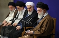 دیدار دست‌اندرکاران همایش بین‌المللی علامه میرزای نائینی با رهبری (11)