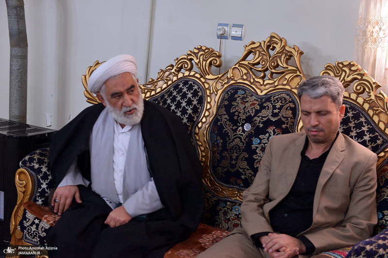 حضور رییس دفتر تولیت حرم مطهر حضرت امام خمینى(س) در منزل مرحوم ابوالفضل چزانی