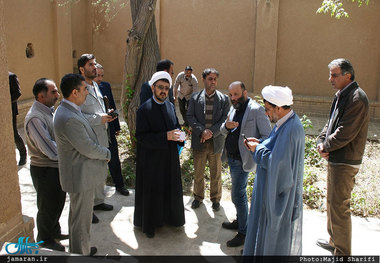 بازدید اعضای شورای طرح و برنامه معاونت فرهنگی موسسه تنظیم و نشر آثار امام خمینی(س) از بیت تاریخی خمین