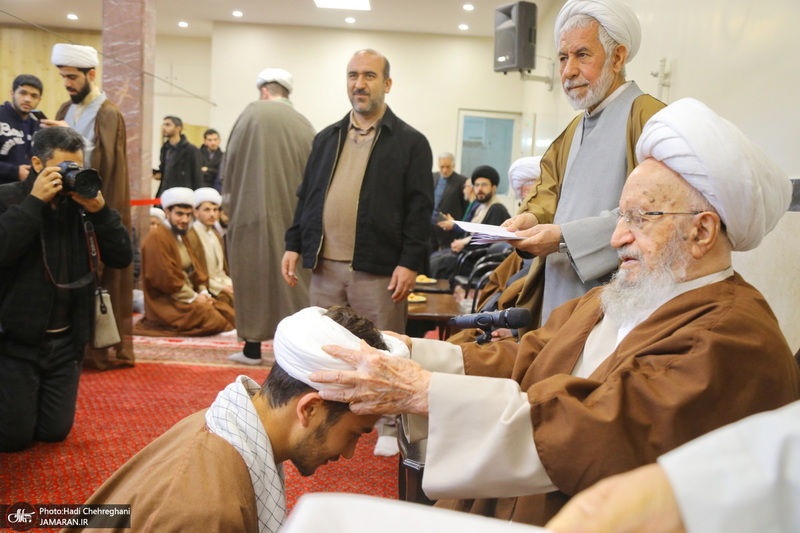 عمامه گذاری طلاب در روز عید مبعث توسط مراجع عظام تقلید‎‎