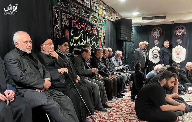 حضور ظریف در روضه منزل شهید لاریجانی + عکس