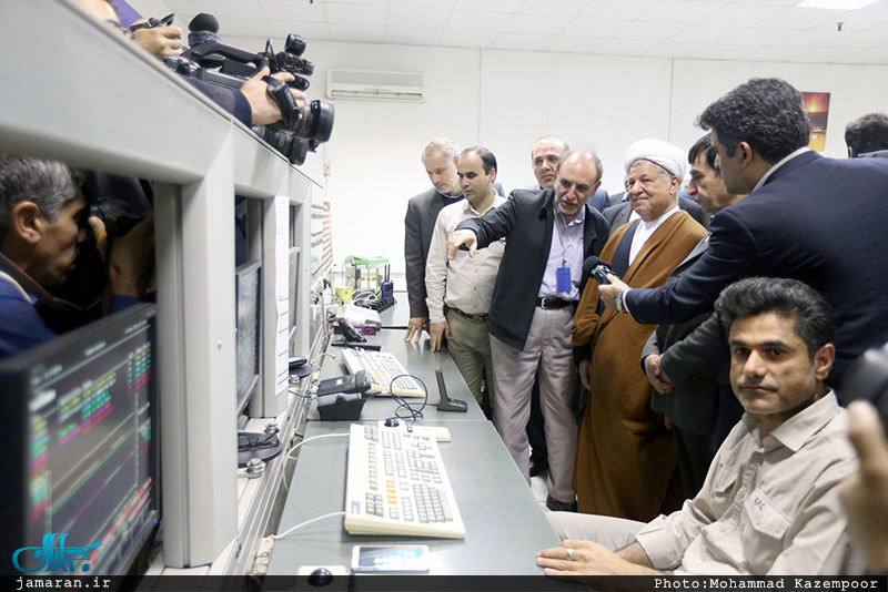 بازدیدهای آیت‌الله هاشمی رفسنجانی از پروژه‌های نفت و پتروشیمی در جزیره خارک