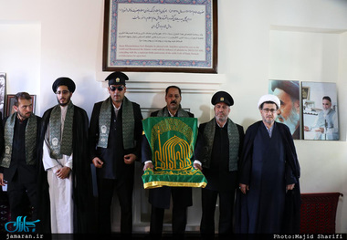 حضور کاروان زیر سایه خورشید در بیت تاریخی امام(س) در خمین