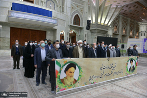 تجدید میثاق وزیر و کارکنان وزارت نیرو با آرمان‌های حضرت امام خمینی(س)