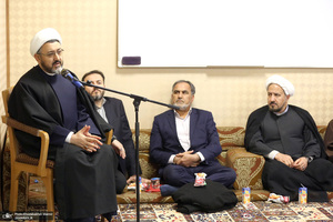 دیدار رئیس و جمعی از معاونان و مدیران مؤسسه تنظیم و نشر آثار امام خمینی(س) با نماینده مقام معظم رهبری در عراق