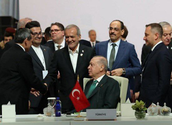 صمیمیت پزشکیان با اردوغان مورد توجه کاربران فضای مجازی + عکس