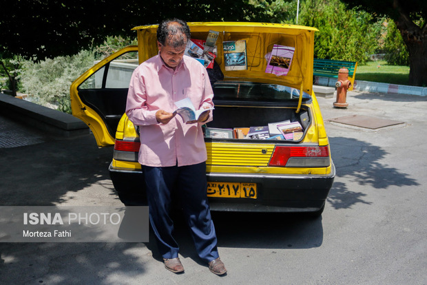 با اولین تاکسی کتابخانه‎ای ایران، هم به مقصد برسید، هم کتاب بخوانید