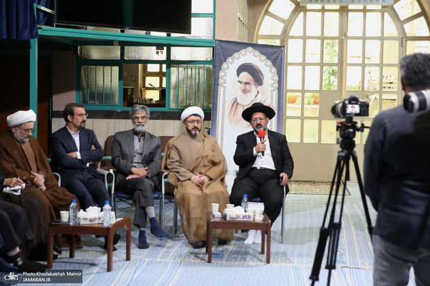 یونس حمامی لاله‌زار، پزشک و خاخام اعظم جامعه یهودیان ایران: از نگاه یهودیت کشتار افراد بی دفاع شامل زنان، کودکان و افراد مسن اشتباه است