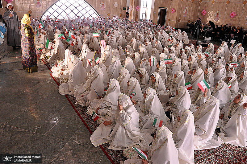 جشن عبادت جمعی از دانش آموزان منطقه 19 شهر تهران در جوار حرم امام خمینی(س)