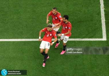 عکس| قرآن خواندن مصری ها قبل از بازی با آرژانتین در جام جهانی 