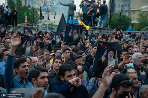 تجمع مردمی در سوگ شهادت رئیس جمهوری و هیات همراه در میدان ولیعصر (عج)