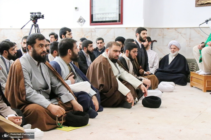 عمامه گذاری طلاب در روز عید مبعث توسط مراجع عظام تقلید‎‎