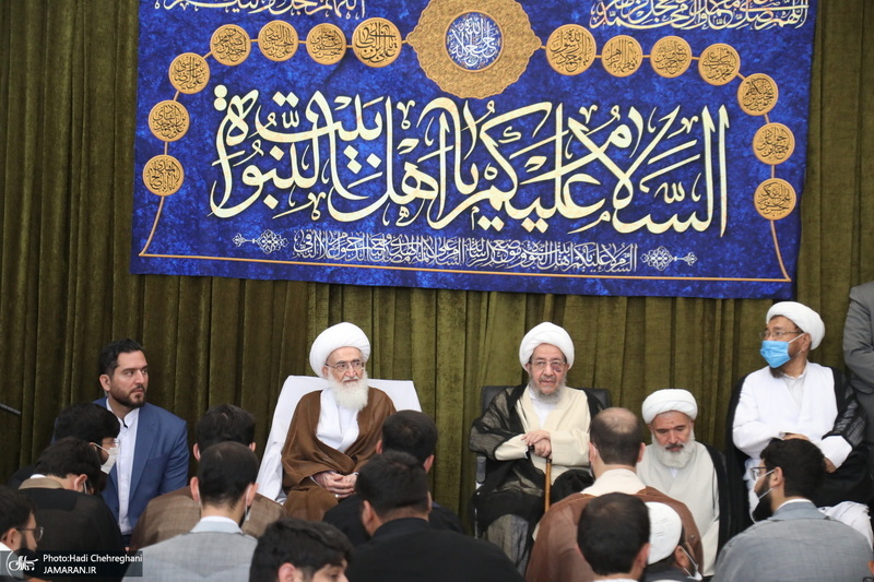 مراسم عمامه گذاری طلاب توسط آیت‌الله العظمی نوری همدانی و آیت الله فاضل لنکرانی در روز عید غدیر