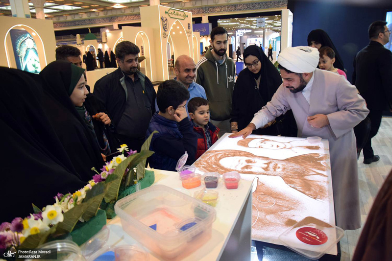 غرفه موسسه تنظیم و نشر آثار امام خمینی (س) در سی و سومین نمایشگاه بین المللی قرآن کریم-1