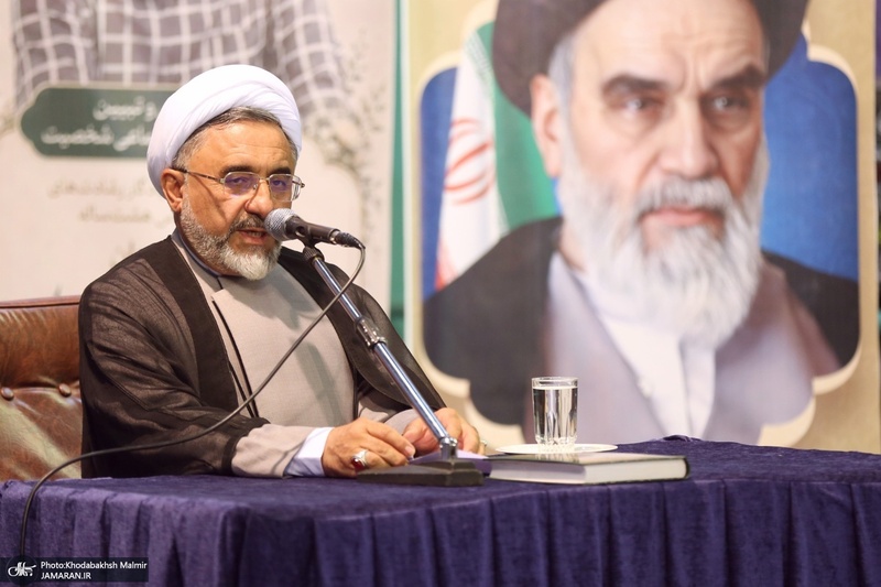 بازخوانی و تبیین ابعاد سیاسی و اجتماعی شادروان علیرضا آفریدون در حسینیه جماران