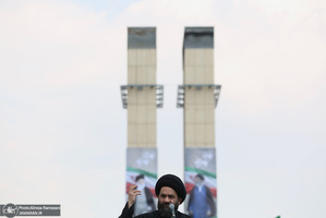 اجتماع مردمی بزرگداشت روز جمهوری اسلامی همراه با اهتزار بزرگترین پرچم مقدس در گذر فرهنگ