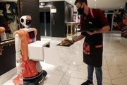هتل رباتیک از مهمانان مبتلا به کرونا پذیرایی می کند+عکس