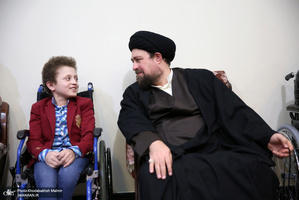 دیدار جمعی از ایتام و معلولین موسسه خیریه بهشت رضا(ع) با سید حسن خمینی