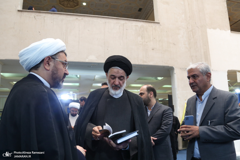 حضور حجت الاسلام و المسلمین علی کمساری در سی و ششمین نمایشگاه کتاب تهران