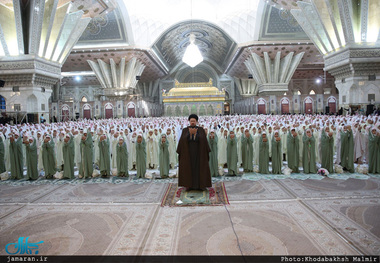 مراسم جشن تکلیف دانش آموزان دختر در حرم مطهر امام خمینی(س)
