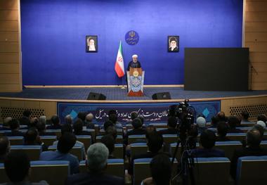 روحانی: مرمت ساختمان ها در مناطق سیل زده تا پایان تیرماه سال جاری انجام شود/ صحنه کمک‌رسانی ملت ایران به آسیب‌دیدگان سیل اخیر، غایب نداشت