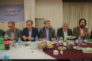 ضیافت افطاری اسقف اعظم ارامنه به مناسبت بزرگداشت امام خمینی(س)