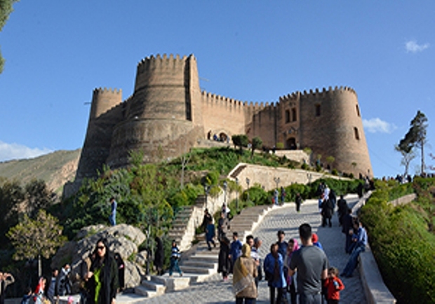 2 هزار و 950 گردشگر از قلعه فلک الافلاک خرم آباد دیدن کردند