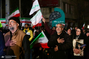تجمع بزرگ مردمى نه به آتش بس در محله پيروزى تهران