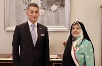 نشان خورشید تابان از سوی امپراطور ژاپن به معصومه ابتکار اعطا شد (5)