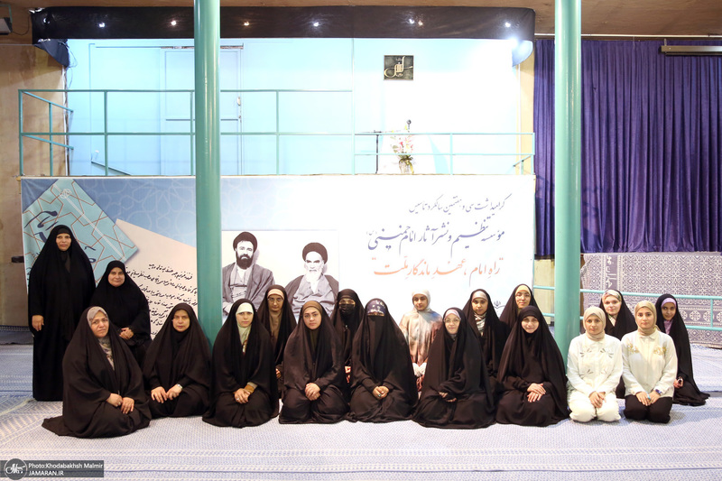 بازدید جمعی از دانشجویان کشور عراق از بیت امام خمینی درجماران