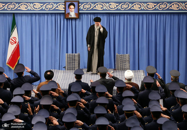 دیدار جمعی از فرماندهان و کارکنان نیروی هوایی ارتش با فرمانده معظم کل قوا