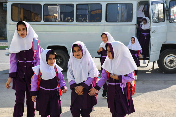 ۸۲۵۷ دانش آموز هرمزگان از سرویس روستا مرکزی استفاده می کنند