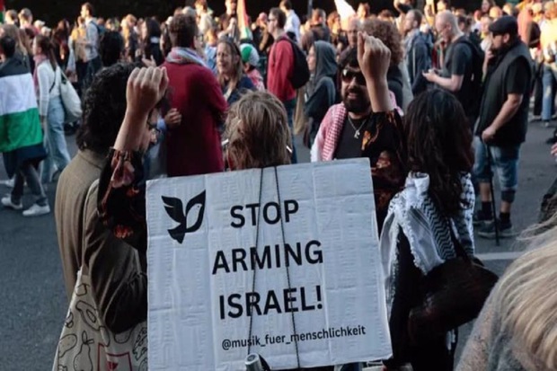 German activists chain themselves to railway tracks to protest arms sales to Israel