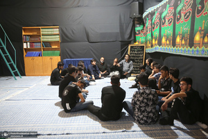 بازدید جمعی از دانشجویان انگلیسی و جمعی از دانش آموزان بندر دیر از جماران