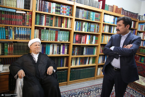 بازدید عبدالکریم حسین‌زاده، معاون امور توسعه روستایی و مناطق محروم کشور  از بیت امام خمینی (س) در جماران