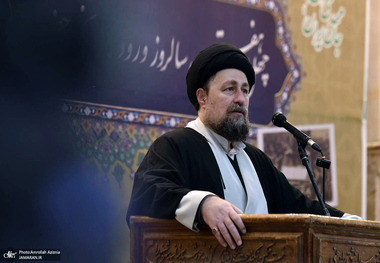 سید حسن خمینی: در حوادث اخیر با تمام توان آمده بودند که کودتا کنند/ انقلاب اسلامی از معدود حرکات جهان است که نه مستظهر به حمایت خارجی بود، نه فروپاشی داخلی/ امام می‌دانست وقتی مردم پشت یک حکومت باشد، دنیا حریف آن نمی‌شود