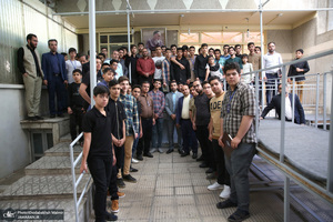 بازدید برگزیدگان پویش کتاب خوانی هیس طوری در تهران از بیت امام خمینی (س) در جماران