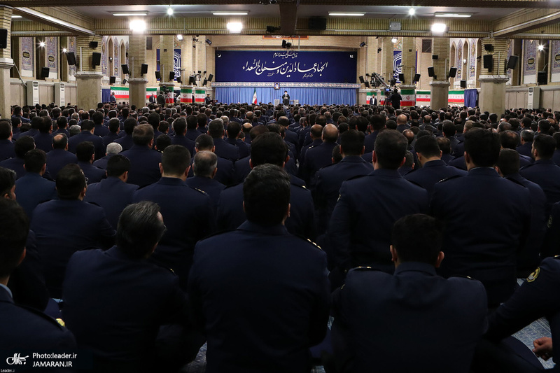 دیدار جمعی از فرماندهان و کارکنان نیروی هوایی ارتش با فرمانده معظم کل قوا