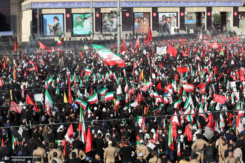 اقامه نماز بر پیکر مطهر رهبر شهید انقلاب-2