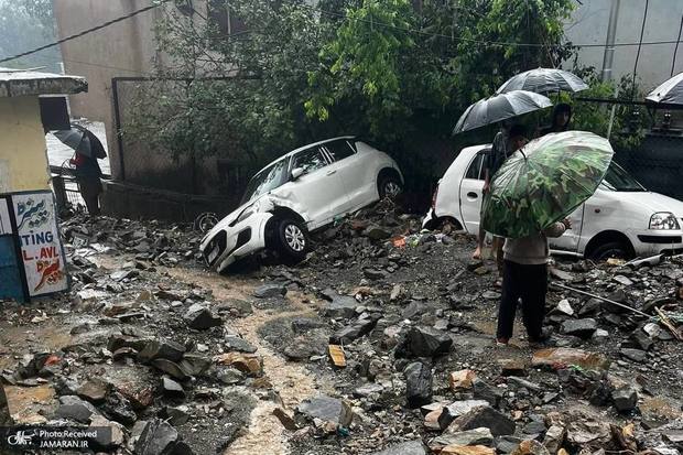 سیل شدید و رانش زمین در جامو و کشمیر + عکس ها