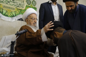 عمامه گذاری طلاب در روز میلاد پیامبر اکرم (ص) و امام صادق (ع) توسط مراجع تقلید