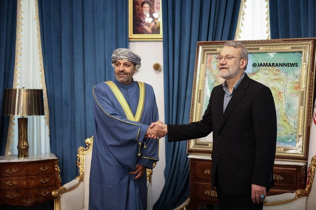 وزیر کشور عمان با علی لاریجانی دیدار کرد